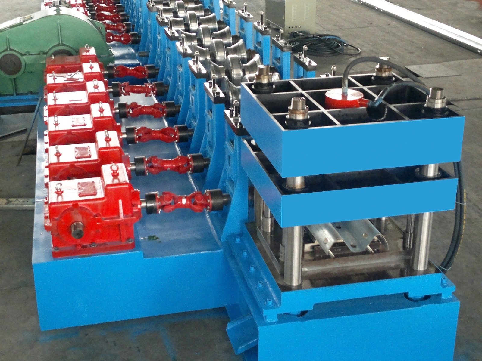22.W-BEAM HIGHWAY GUARDRAIL ROLL FORMING MACHINE-1